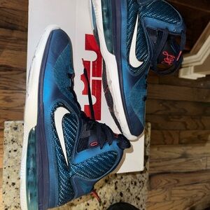LeBron 9 Swingman size 11 men’s US worn once with box